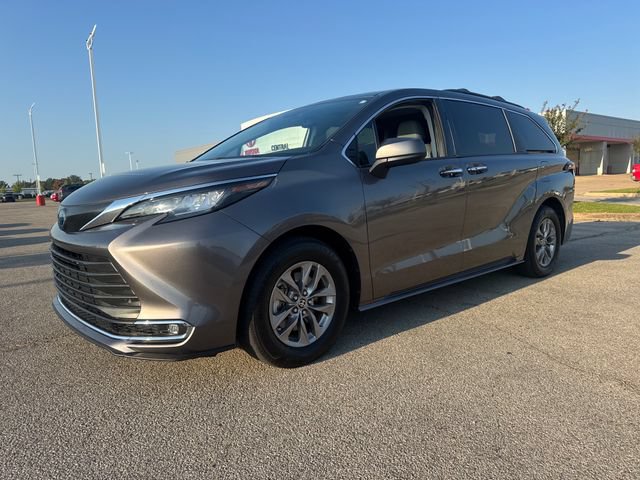 Used 2022 Toyota Sienna XLE FWD video 2