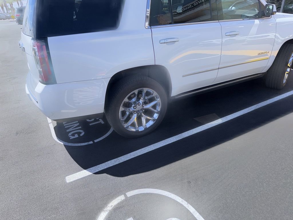 Used 2020 GMC Yukon Denali w/ Denali Premium Package image 5