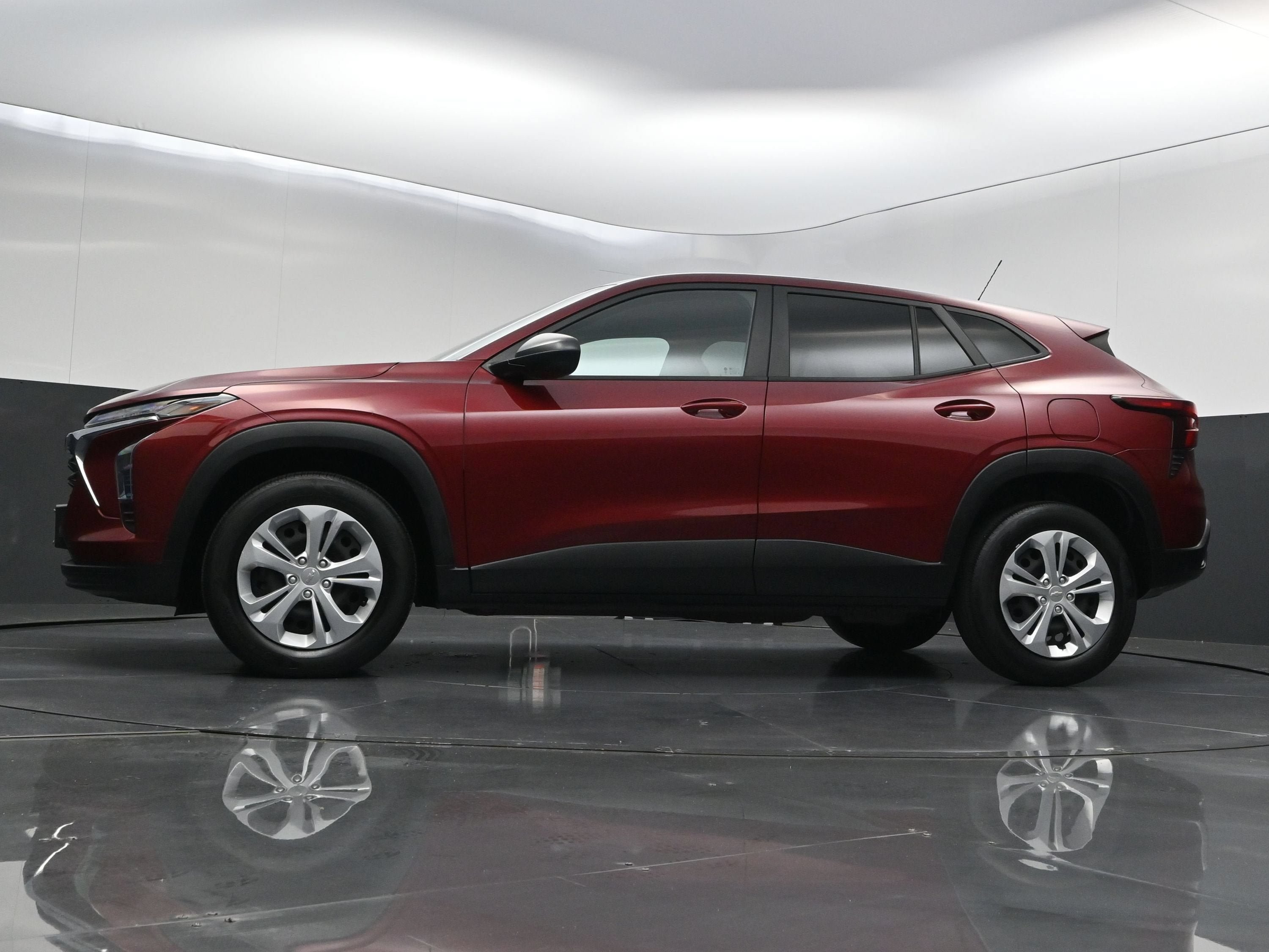Certified 2024 Chevrolet Trax LS w/ Driver Confidence Package FWD image 31