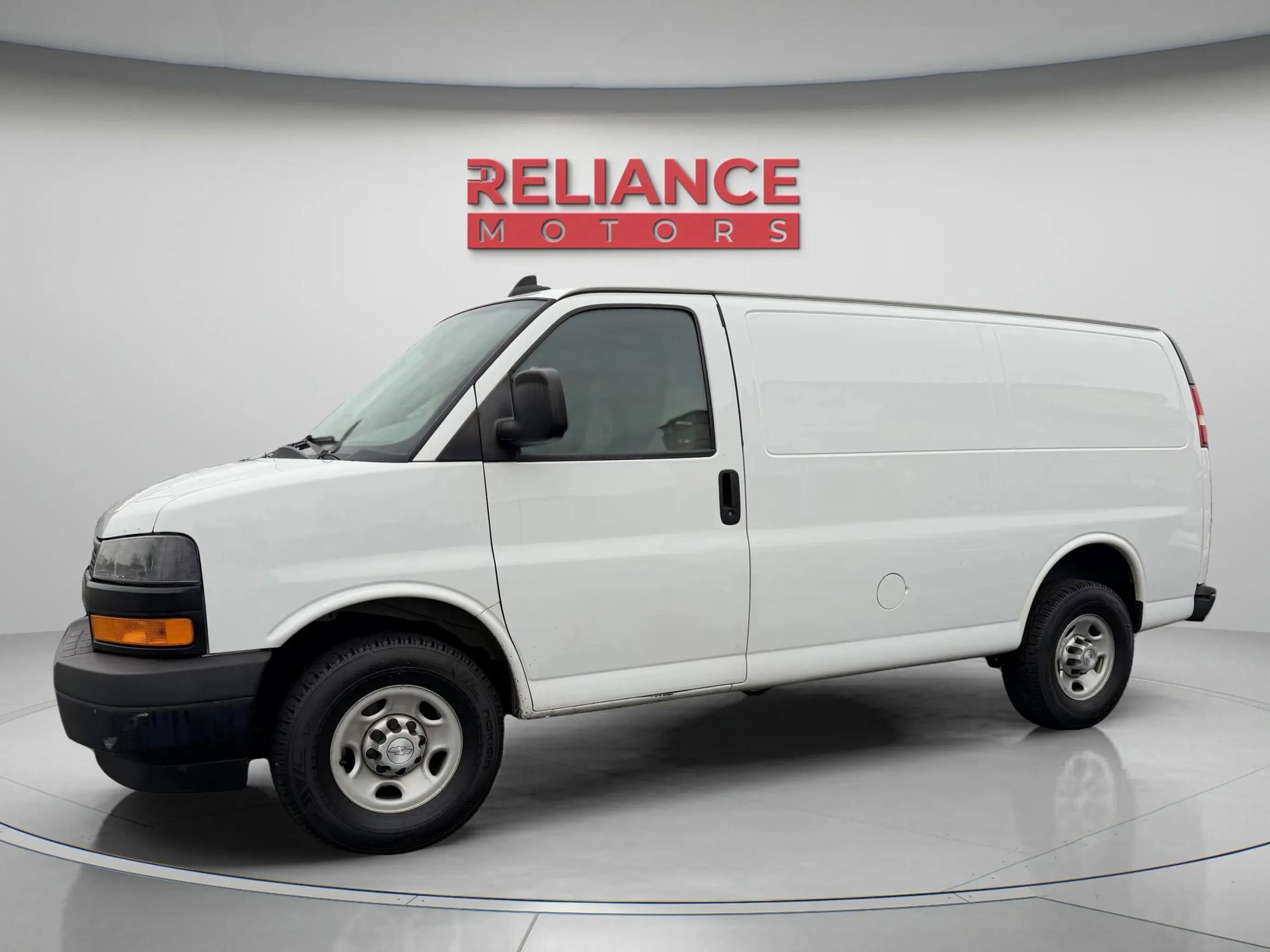 Used 2018 Chevrolet Express 3500 w/ Driver Convenience Package image 2