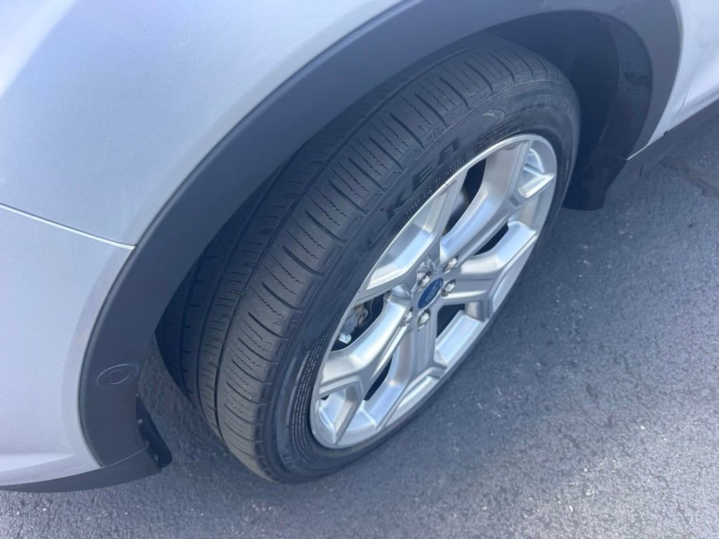 Used 2019 Ford Escape Titanium AWD/4WD image 16