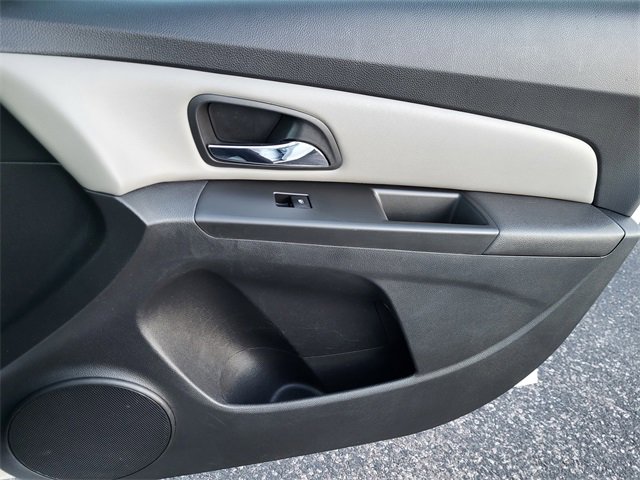 Used 2014 Chevrolet Cruze LT image 17