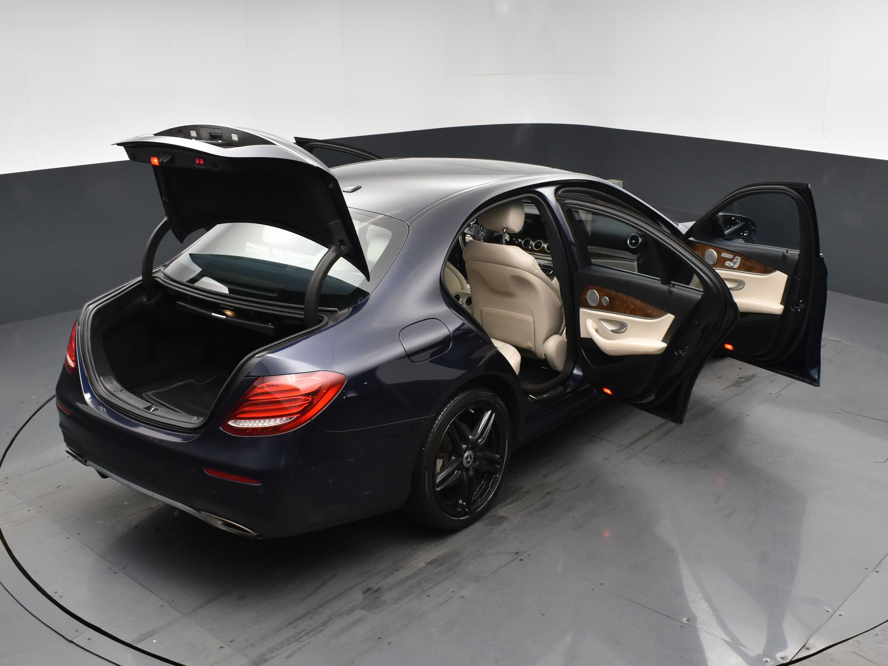 Used 2017 Mercedes-Benz E 300 4MATIC image 25