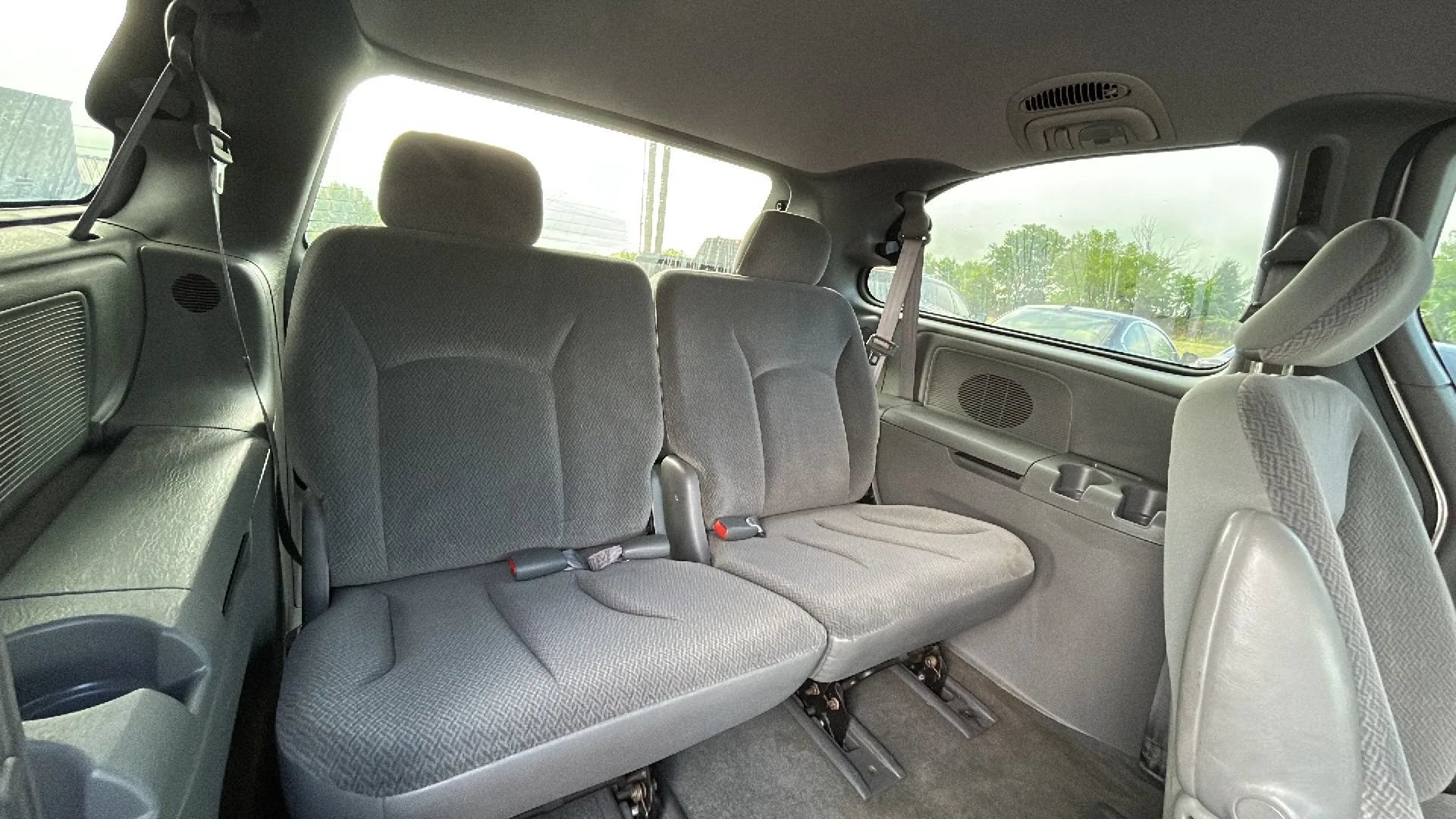 Used 2004 Chrysler Town & Country Touring FWD image 10