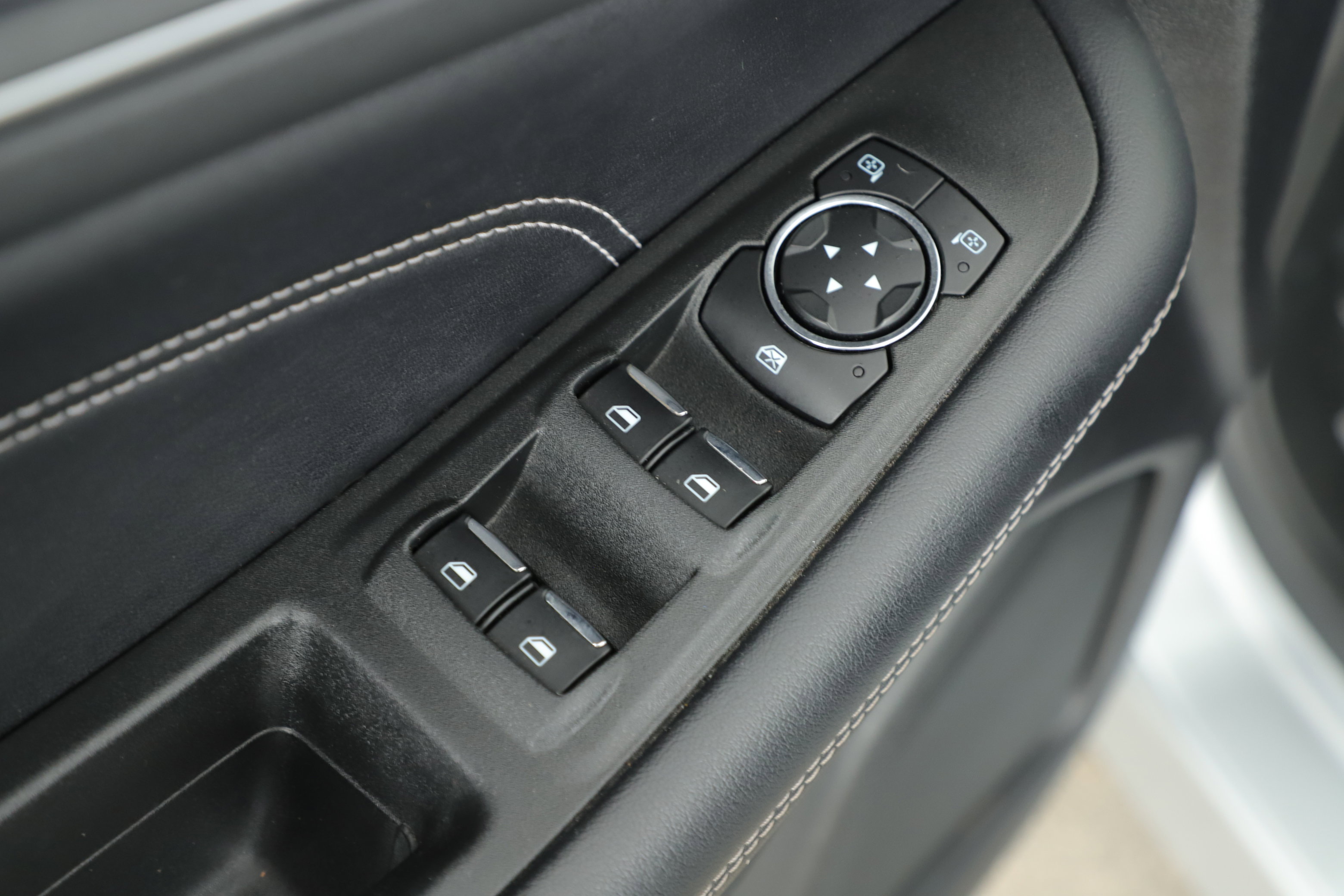 Certified 2022 Ford Edge Titanium w/ Equipment Group 301A image 9