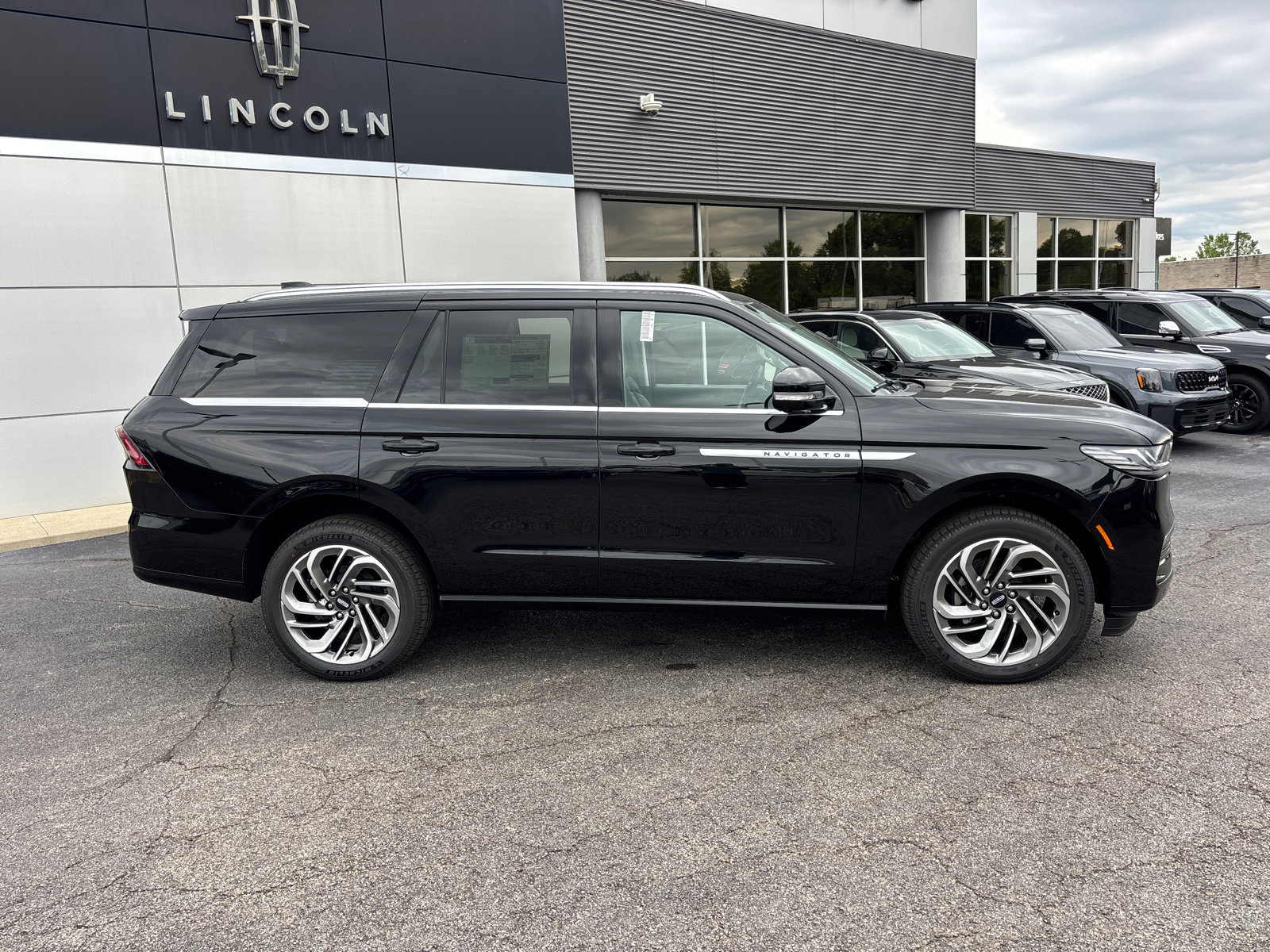 New 2026 Lincoln Navigator Reserve AWD/4WD image 8