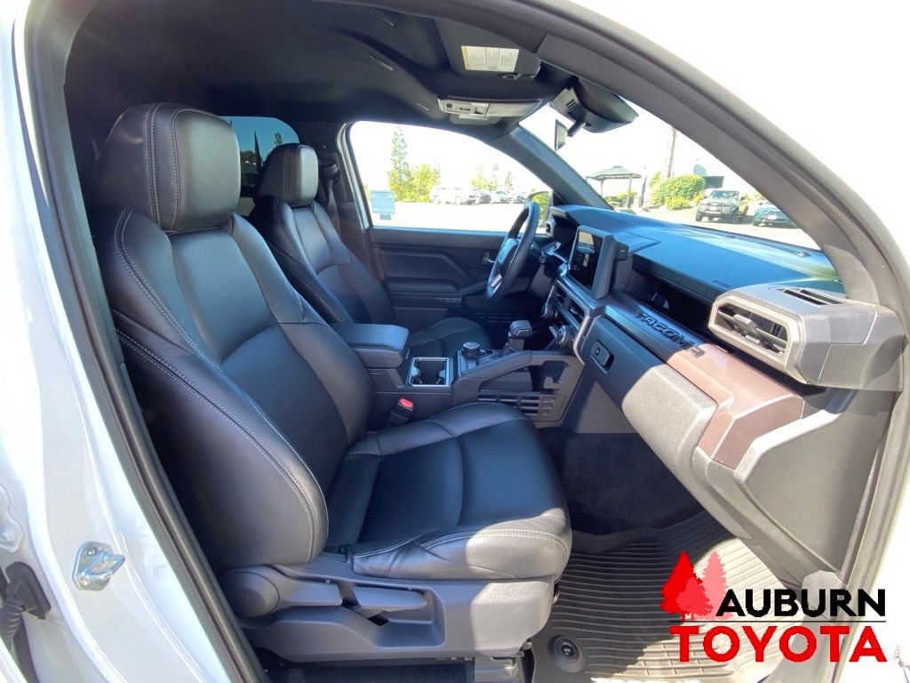 Used 2025 Toyota Tacoma TRD Sport AWD/4WD image 14