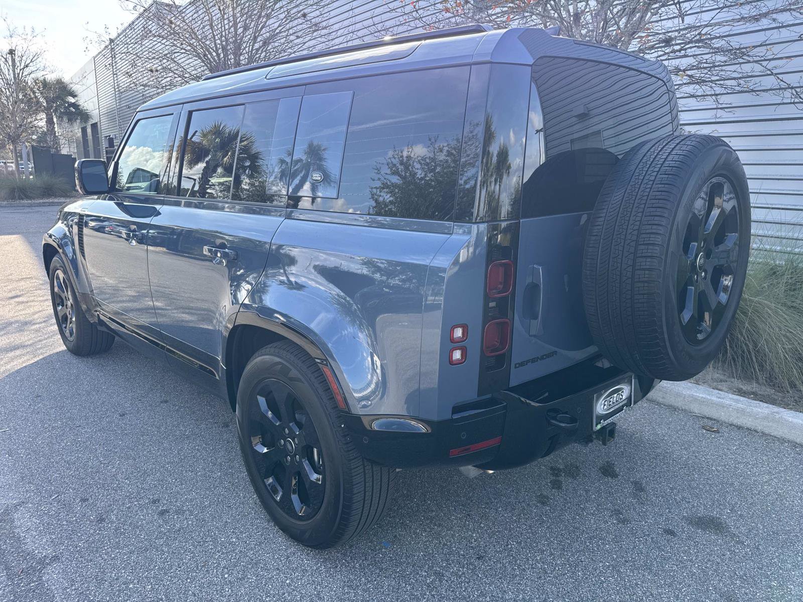 Used 2024 Land Rover Defender 110 X-Dynamic SE image 3