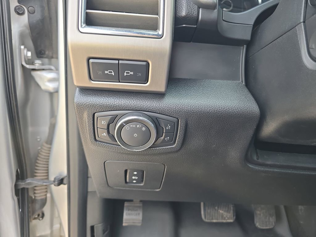 Used 2015 Ford F150 Platinum w/ Equipment Group 701A Luxury image 24