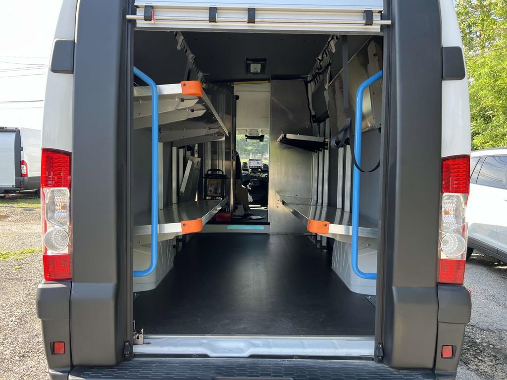 New 2024 RAM ProMaster 3500 w/ Delivery Van Package FWD image 12
