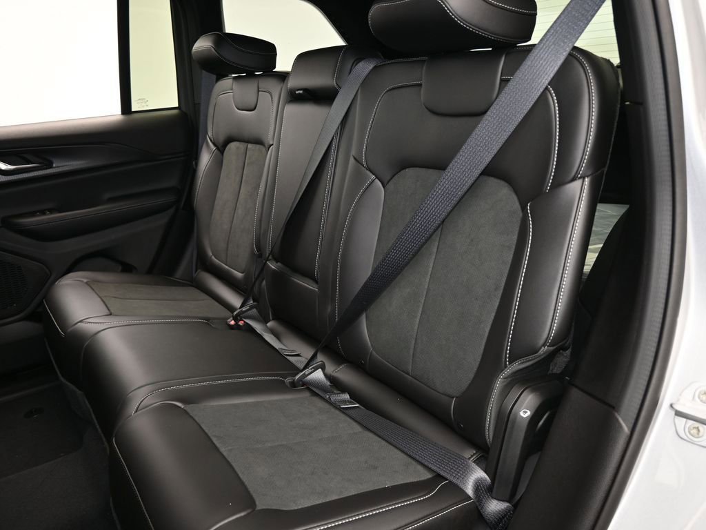 New 2025 Jeep Grand Cherokee Altitude image 27