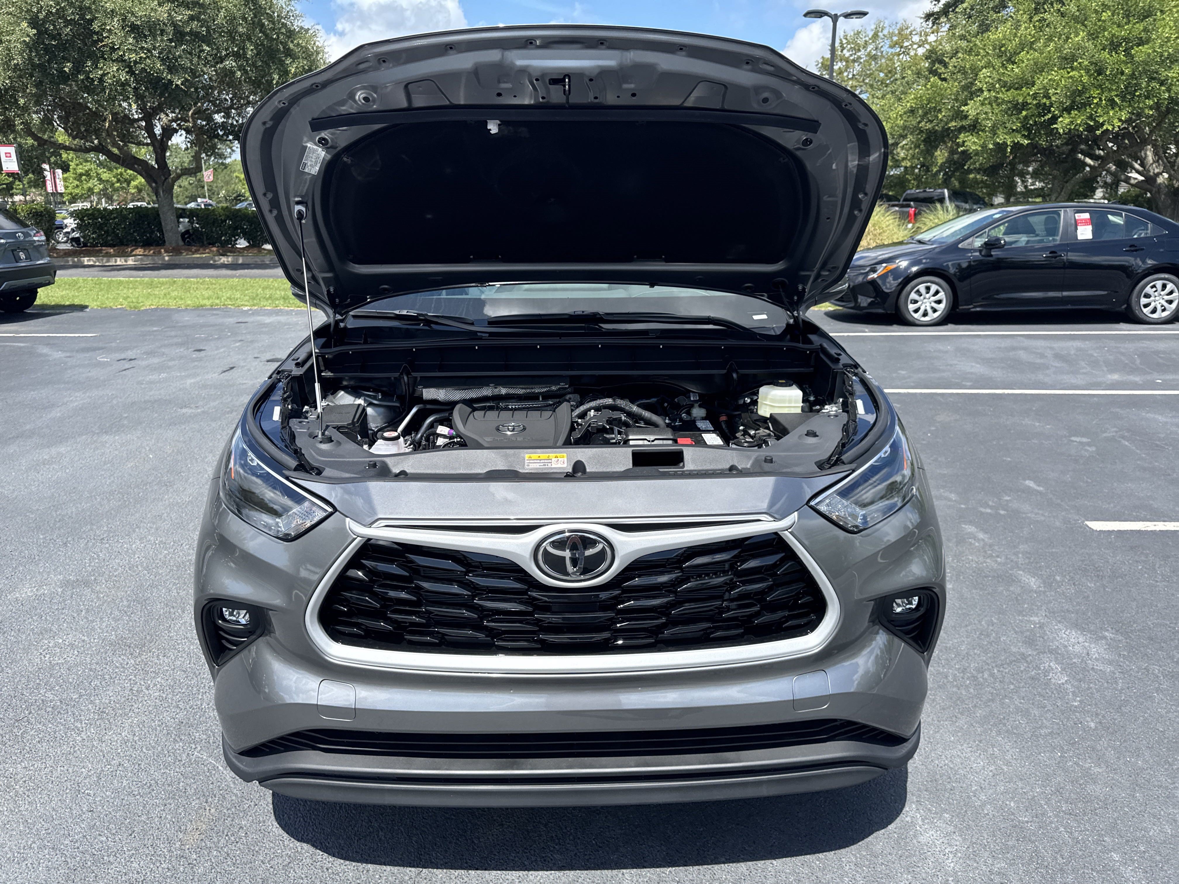 New 2025 Toyota Highlander XLE FWD image 41