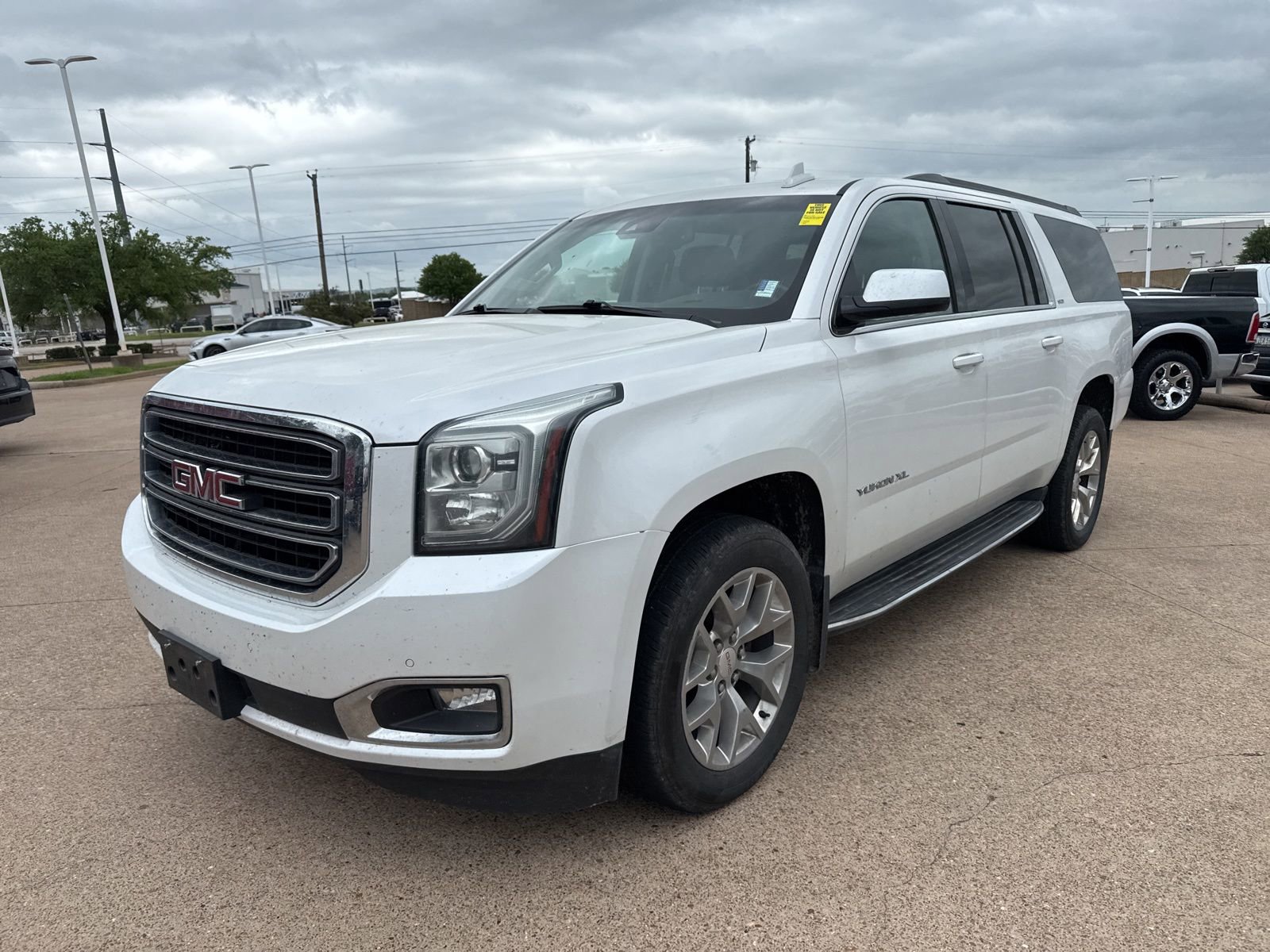 Used 2018 GMC Yukon XL SLT image 2