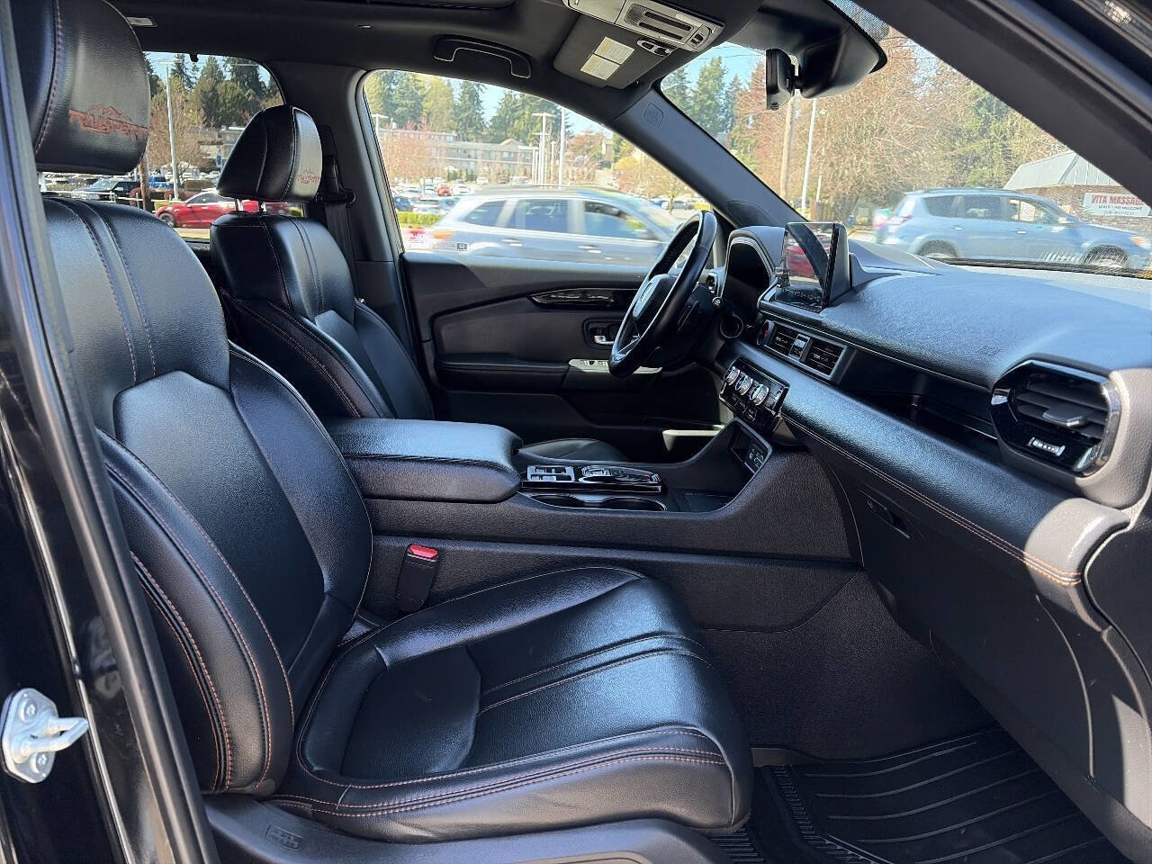 Used 2025 Honda Pilot TrailSport image 22