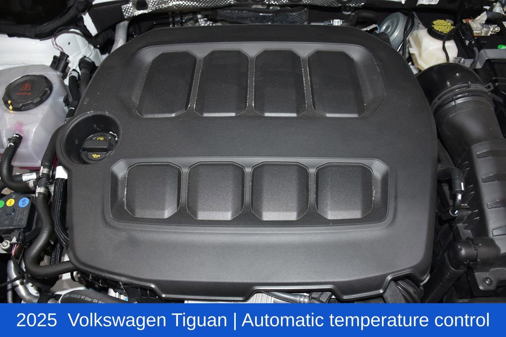 Used 2025 Volkswagen Tiguan SE image 7