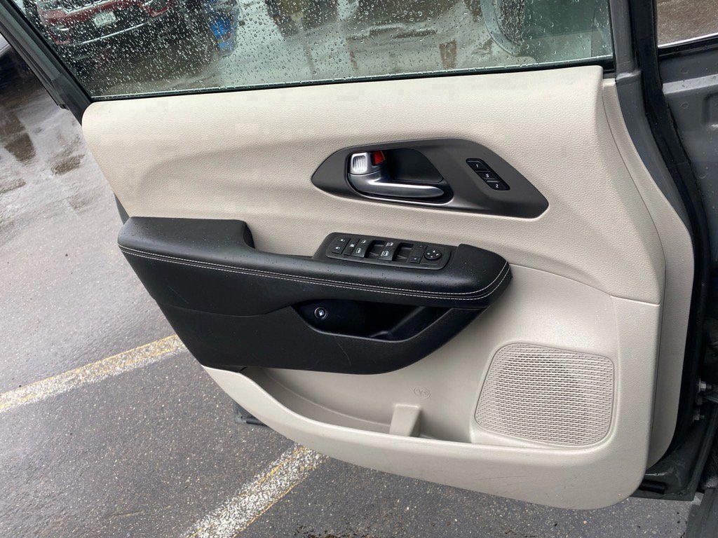 Used 2022 Chrysler Pacifica Touring-L image 21