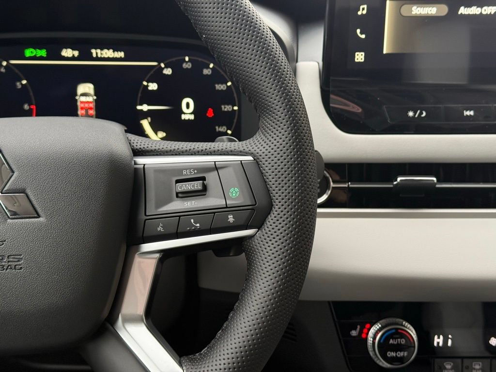 New 2026 Mitsubishi Outlander SE FWD image 11