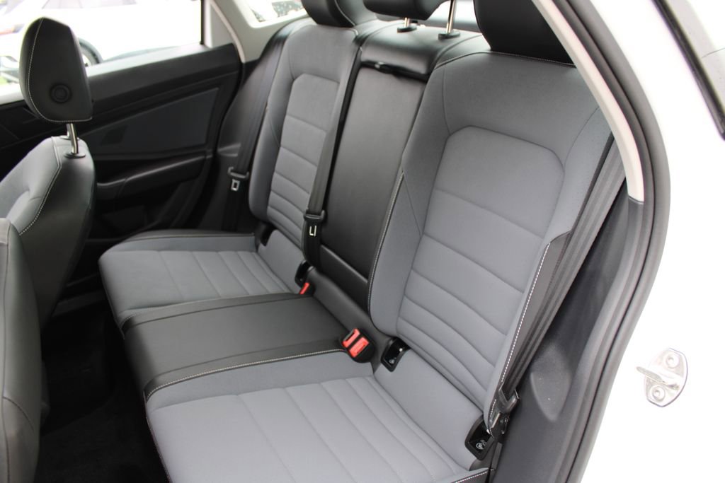 Certified 2025 Volkswagen Jetta SE w/ Black Wheel Package FWD image 22