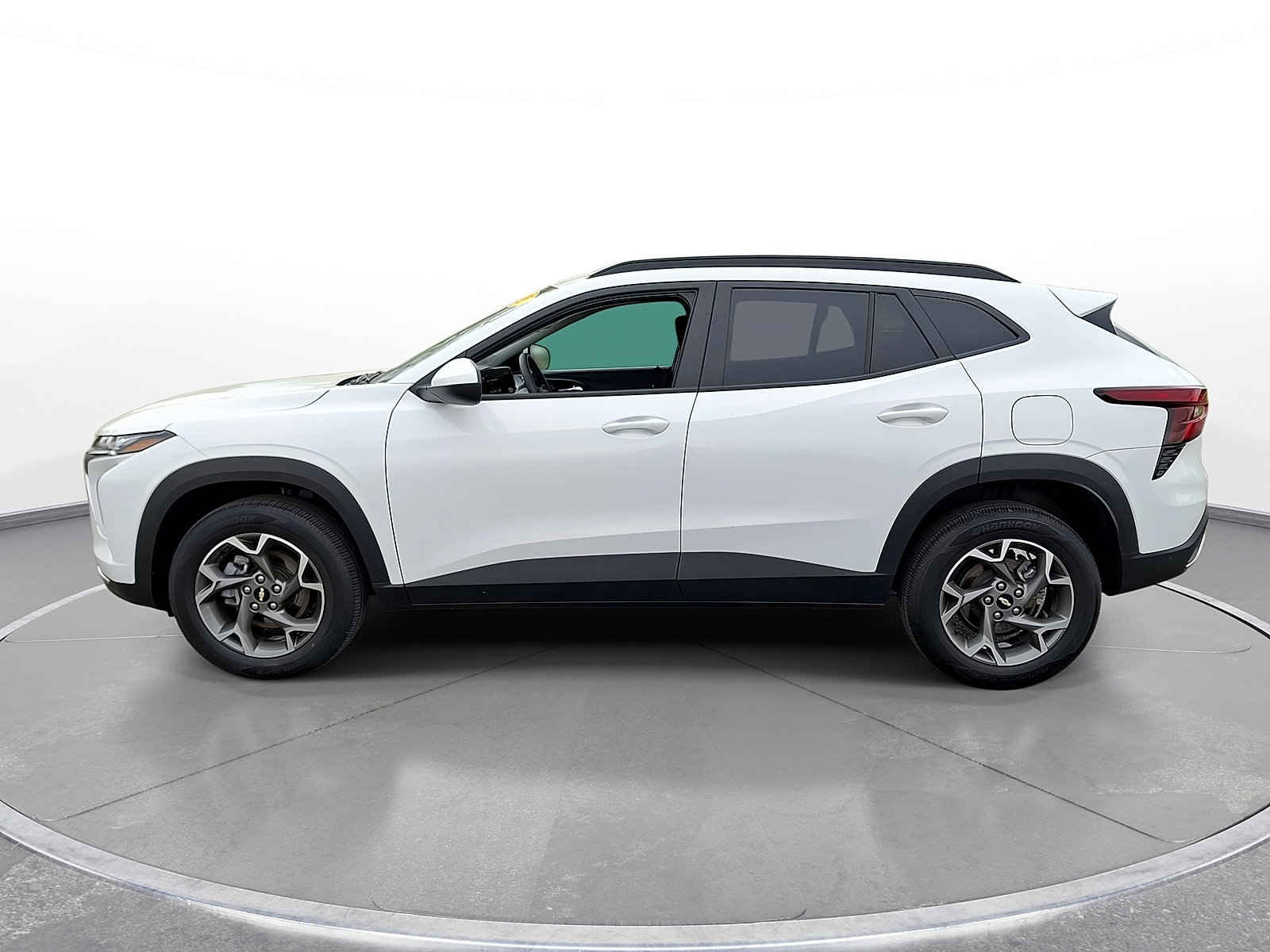 Used 2025 Chevrolet Trax LT FWD image 5