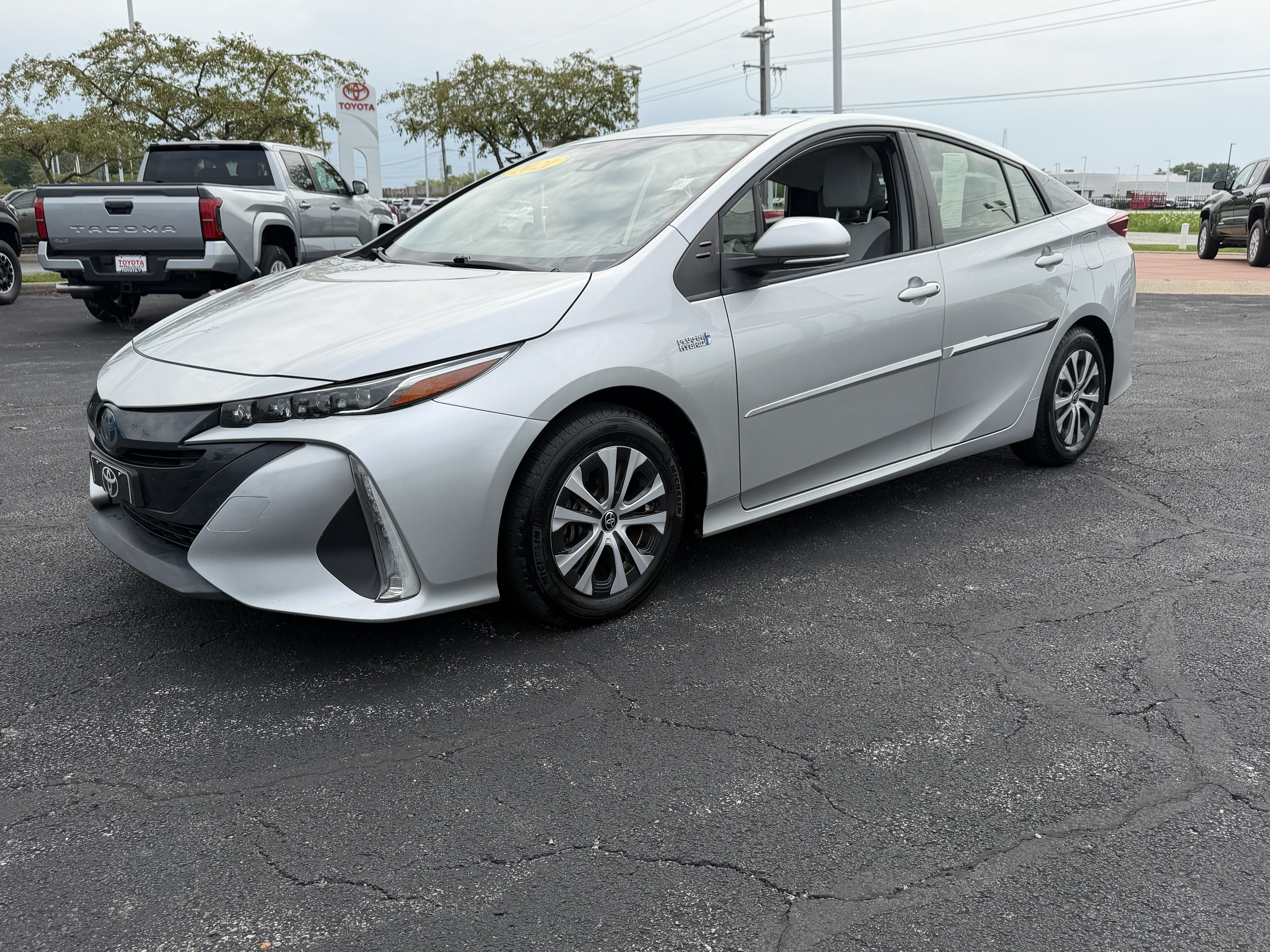 Used 2021 Toyota Prius Prime XLE FWD image 4