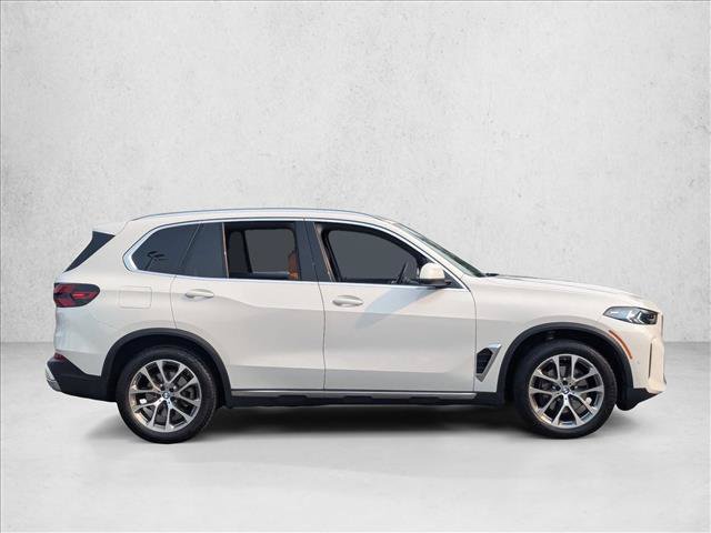 Used 2024 BMW X5 xDrive40i w/ Premium Package AWD/4WD image 4