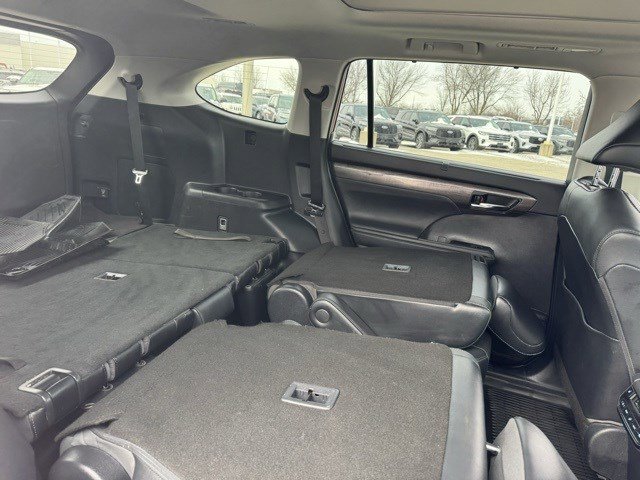 Used 2021 Toyota Highlander Platinum image 38