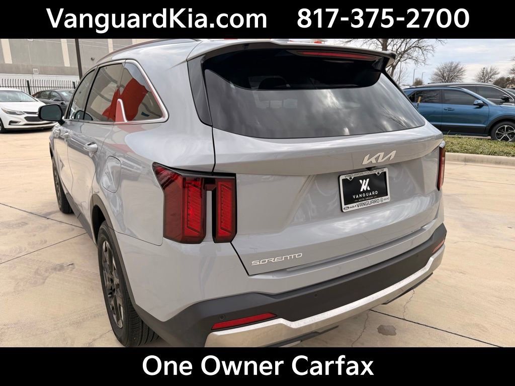 Certified 2025 Kia Sorento S image 2