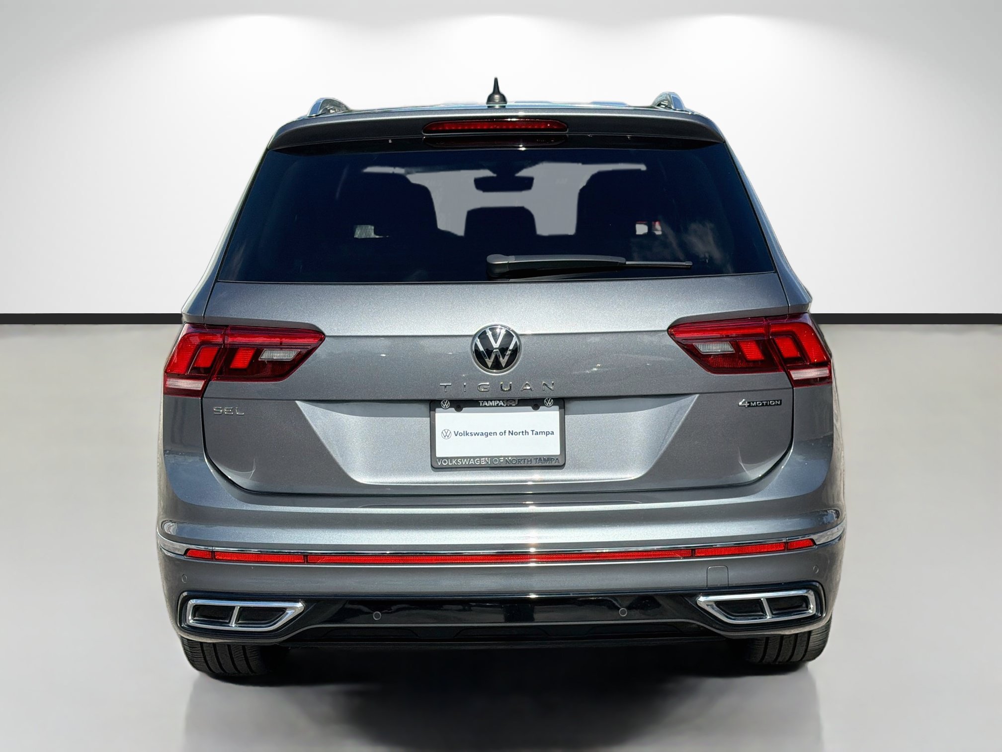 Used 2024 Volkswagen Tiguan SEL R-Line AWD/4WD image 4