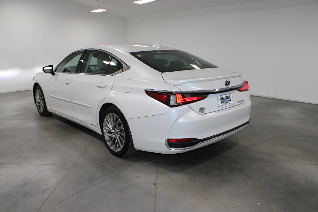 Used 2020 Lexus ES 300h w/ Accessory Package FWD image 7