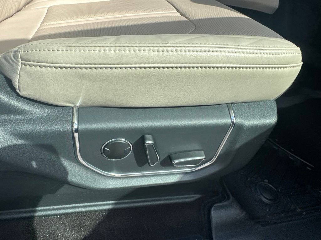 Used 2023 Ford Expedition Platinum AWD/4WD image 42