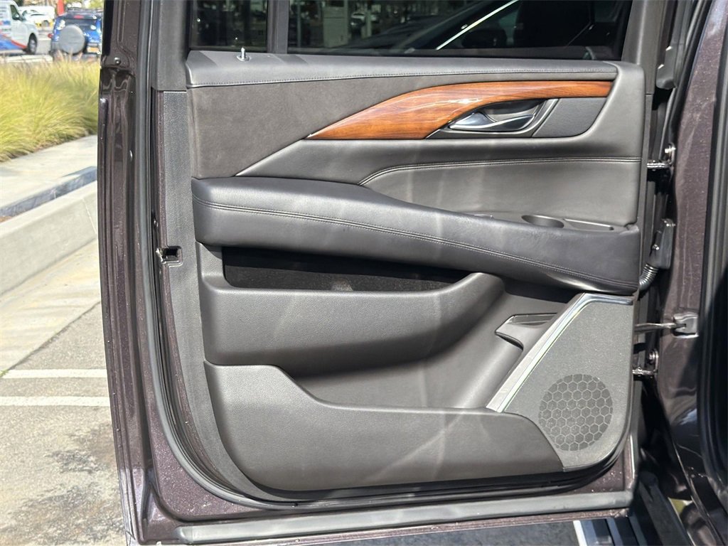 Used 2016 Cadillac Escalade ESV Premium image 24