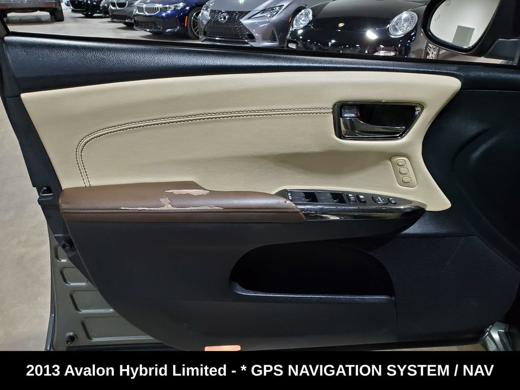 Used 2013 Toyota Avalon Limited w/ Technology Pkg FWD image 8
