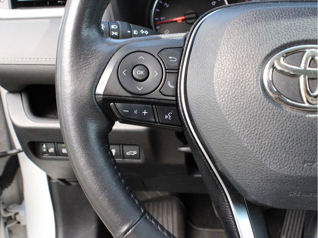 Used 2021 Toyota RAV4 XLE Premium AWD/4WD image 16