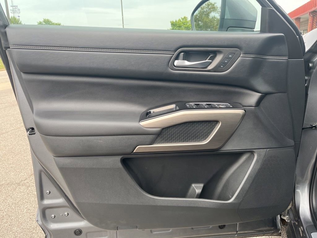 Used 2025 Nissan Pathfinder Platinum w/ Cargo Package image 27