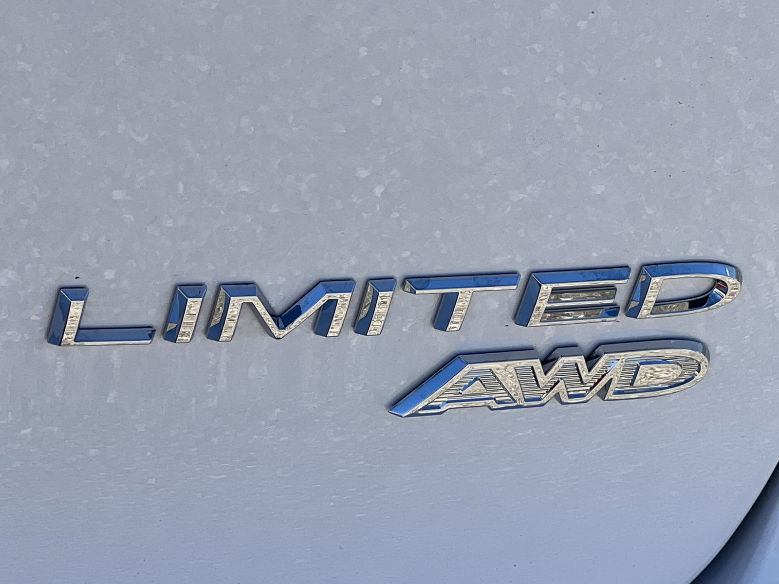 New 2027 Chrysler Pacifica Limited AWD/4WD image 2