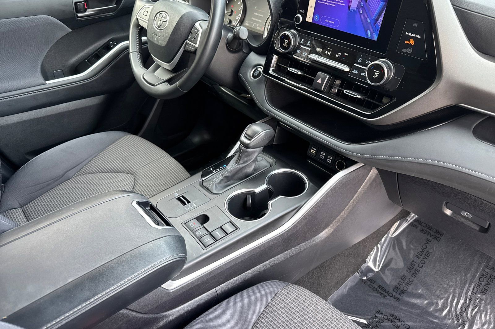 Certified 2025 Toyota Highlander LE FWD image 17