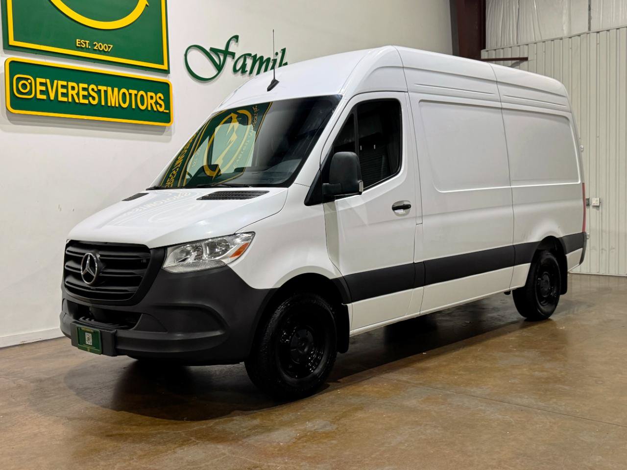 Used 2025 Mercedes-Benz Sprinter 2500 image 3