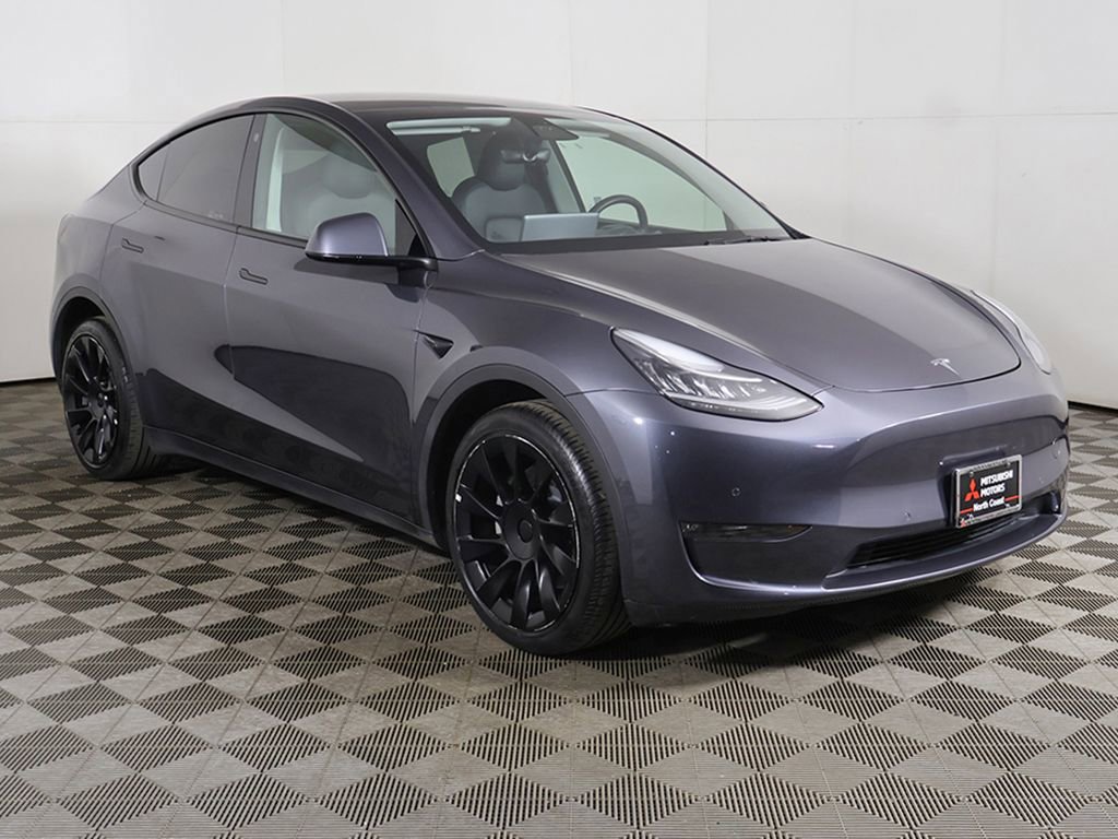 Used 2022 Tesla Model Y Long Range AWD/4WD image 2