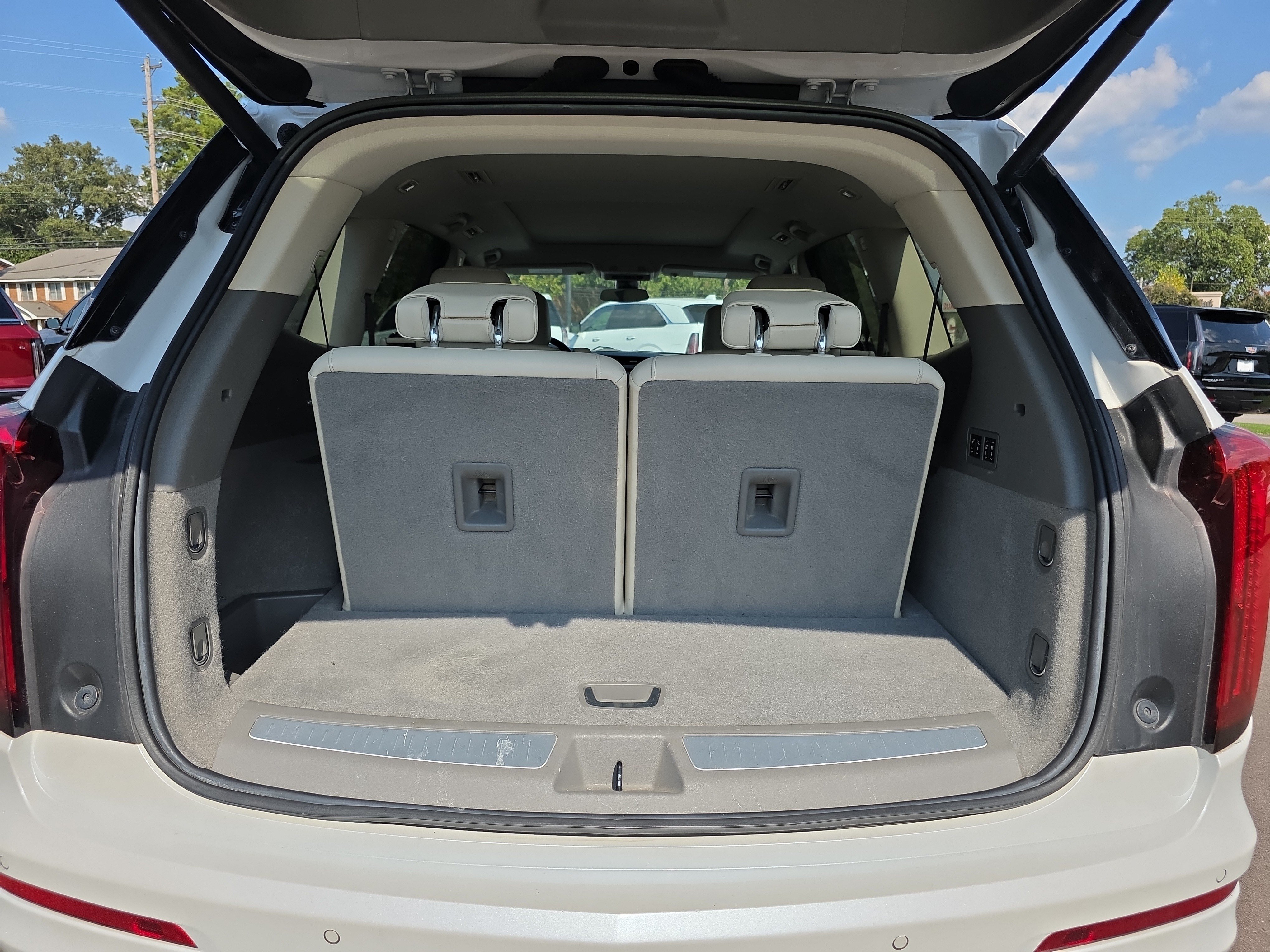 Used 2023 Cadillac XT6 Premium Luxury FWD image 14