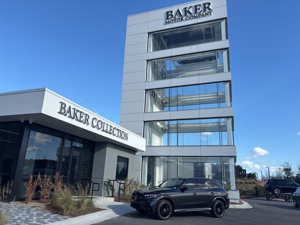 Used 2025 Mercedes-Benz GLC 300 image 2