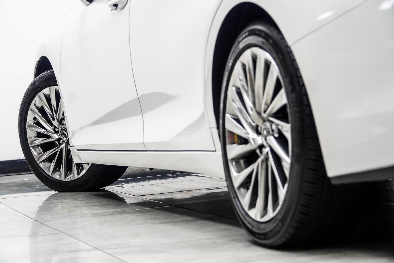 Used 2022 Lexus ES 350 Ultra Luxury w/ Accessory Package 2 FWD image 17