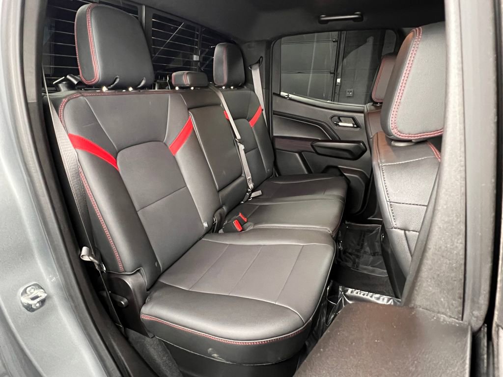 Used 2025 Chevrolet Colorado Z71 w/ Midnight Edition image 27