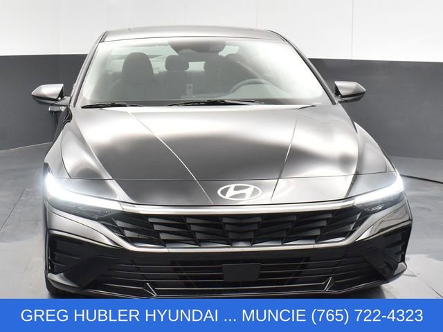 Used 2025 Hyundai Elantra SEL FWD image 2