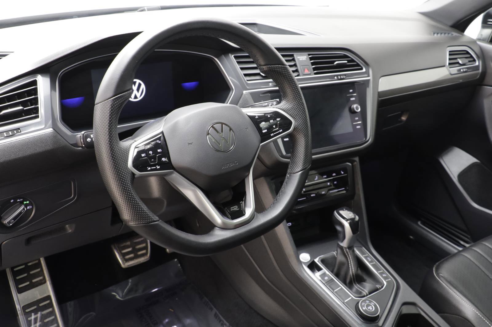 Used 2022 Volkswagen Tiguan SE R-Line image 7