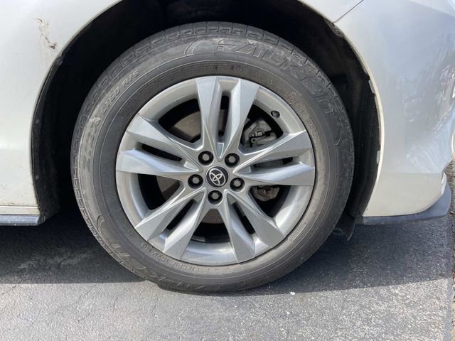 Used 2021 Toyota Sienna Limited image 8