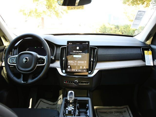 New 2026 Volvo XC90 B5 Core w/ Protection Package Premier image 17
