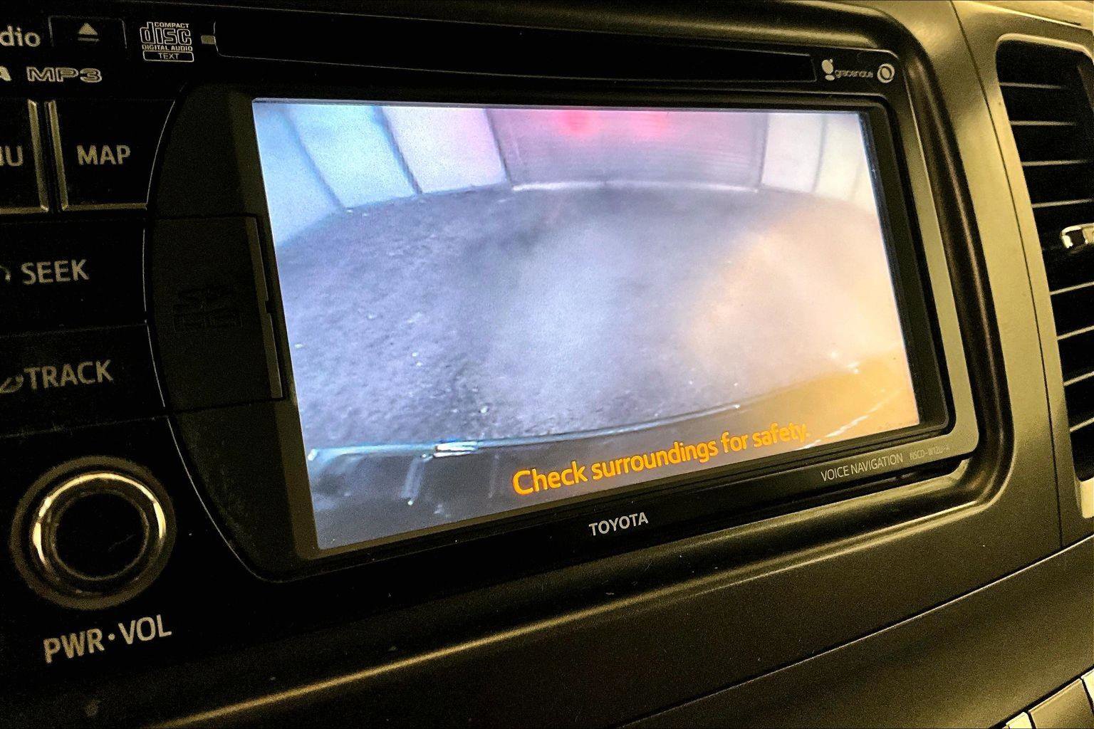 Used 2014 Toyota Sienna XLE image 21