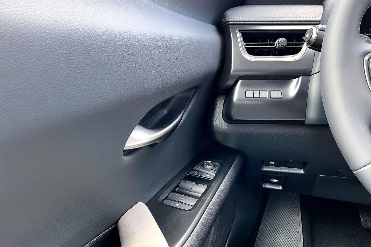 New 2026 Lexus UX 300h FWD image 20