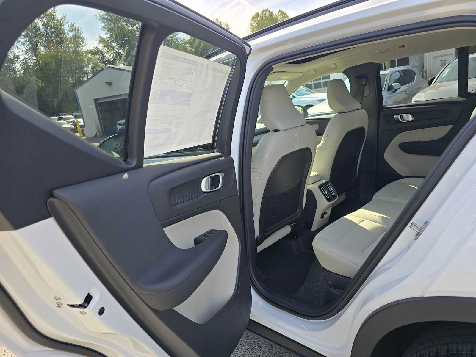 New 2026 Volvo XC40 B5 Ultra w/ Protection Package Premier AWD/4WD image 16
