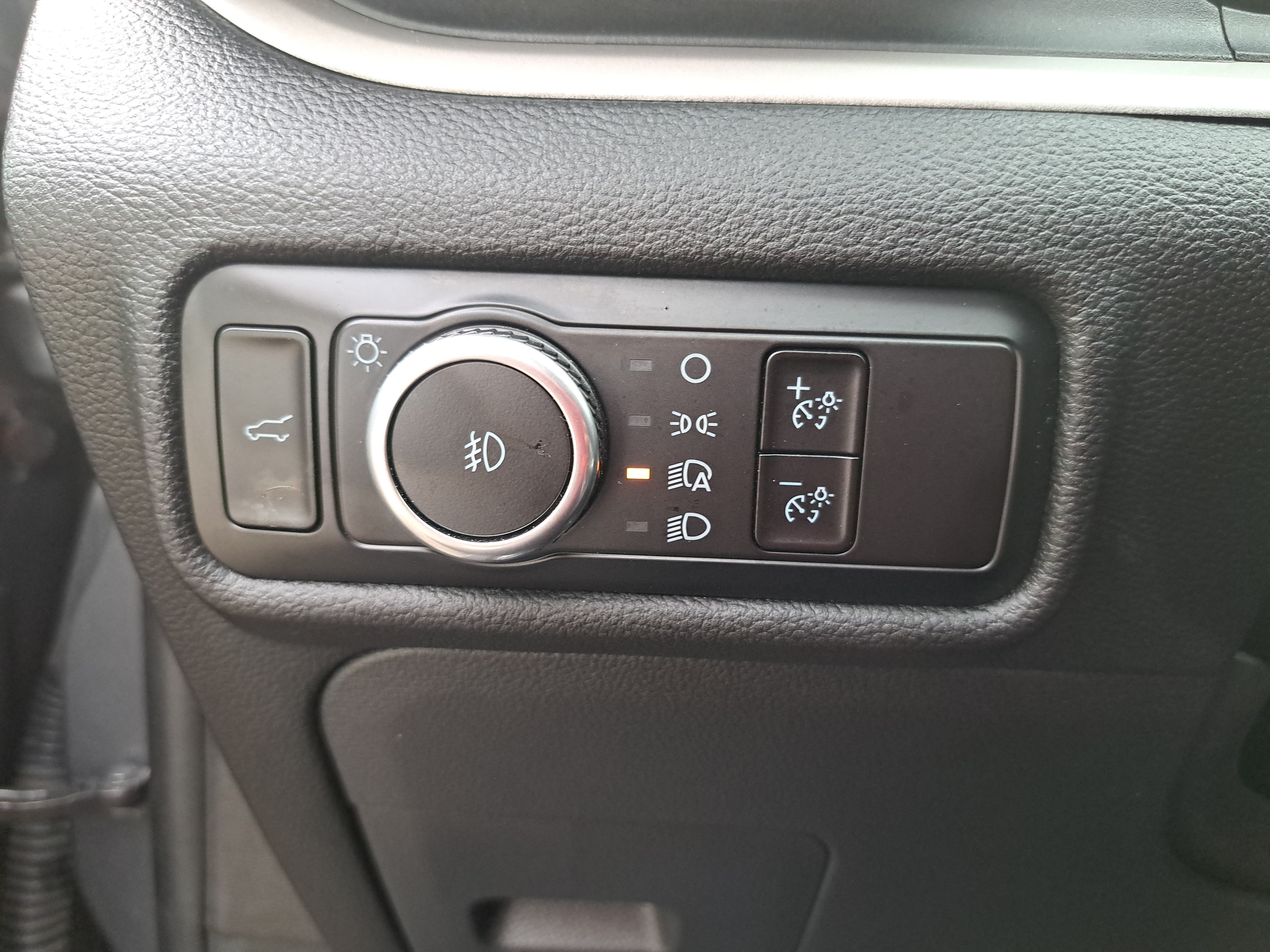 Used 2023 Ford Explorer XLT w/ Equipment Group 202A RWD image 26